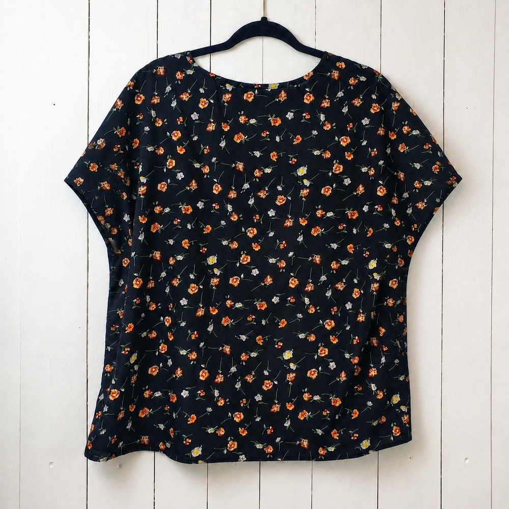 Torrid Dark Floral Short Sleeve Blouse Black Orange White 3X Boxy Top